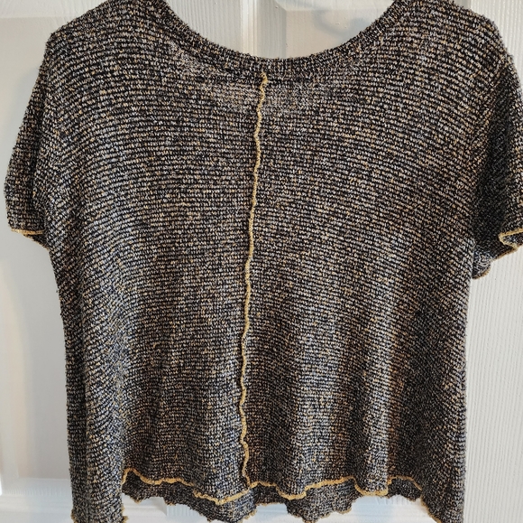 Very unique shirt - Picture 5 of 5